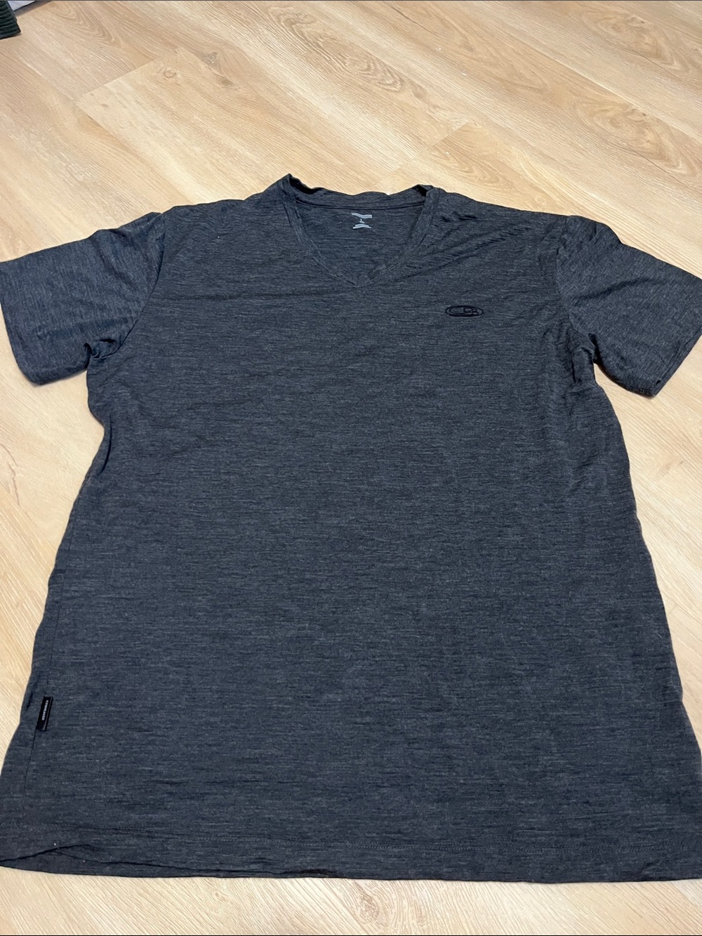 Icebreaker Men’s Grey VNeck T-Shirt Large